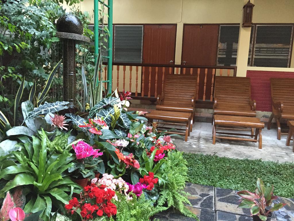 Siriwan Guesthouse Chiang Mai Zewnętrze zdjęcie