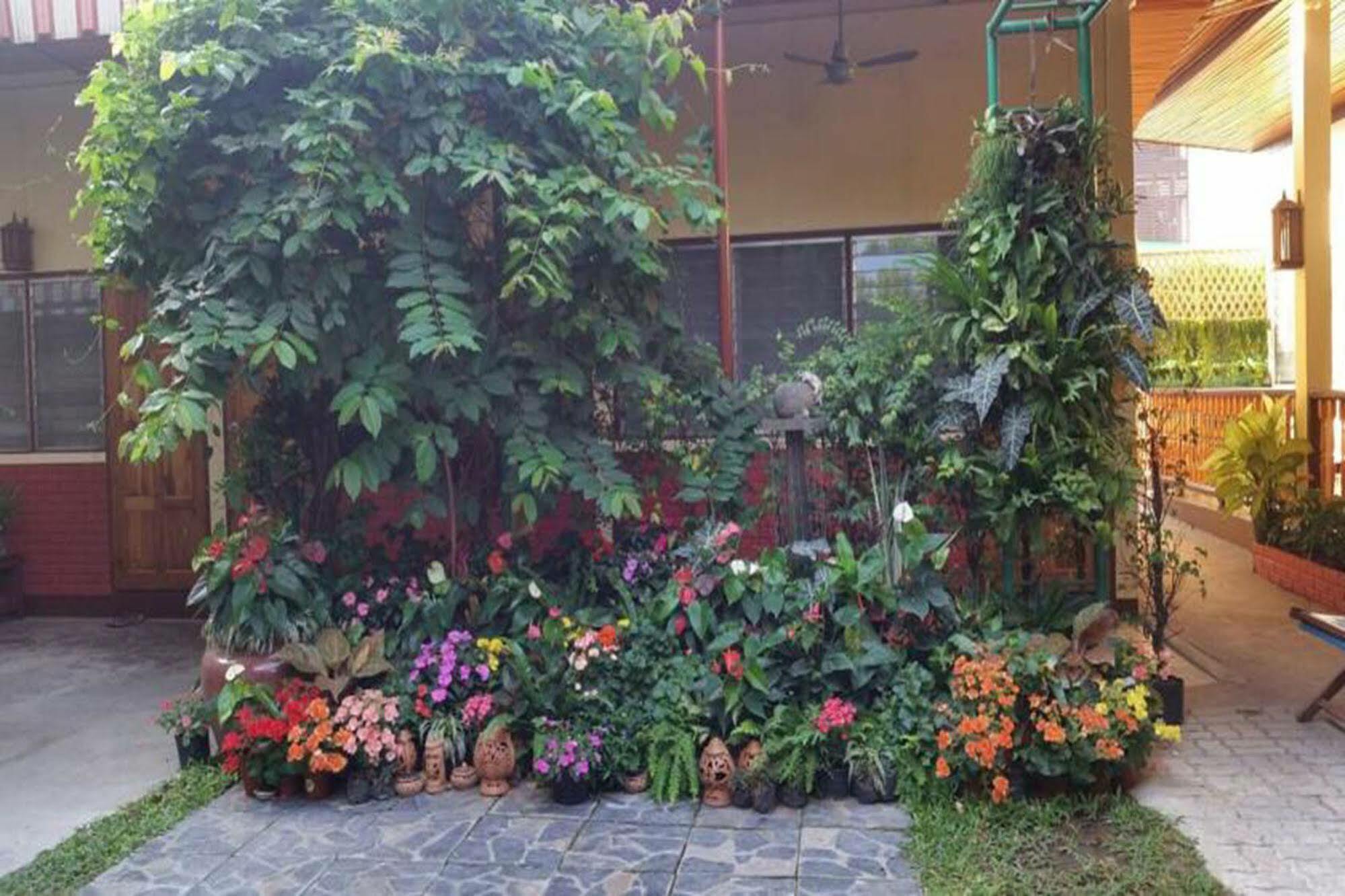 Siriwan Guesthouse Chiang Mai Zewnętrze zdjęcie