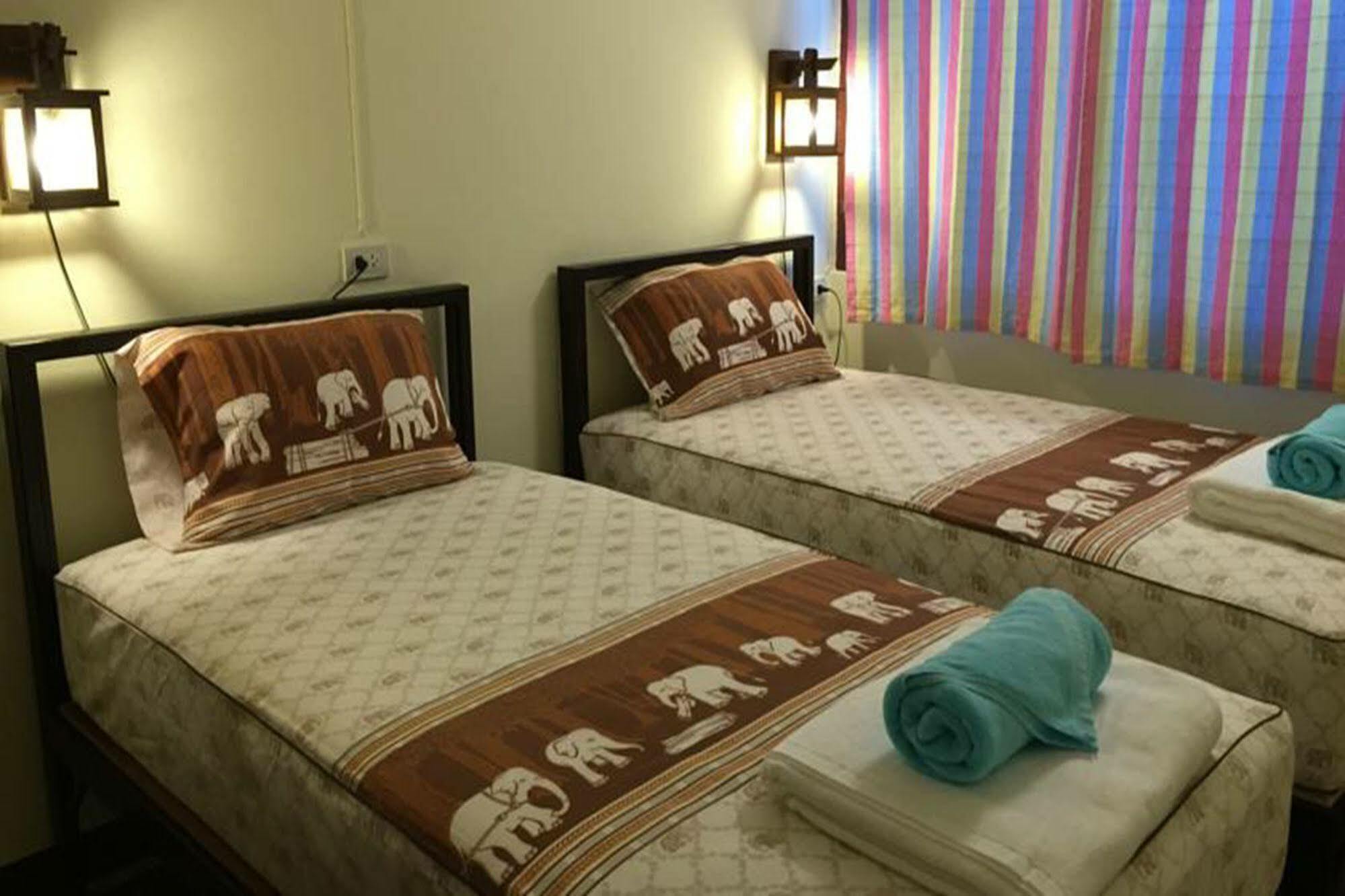 Siriwan Guesthouse Chiang Mai Zewnętrze zdjęcie