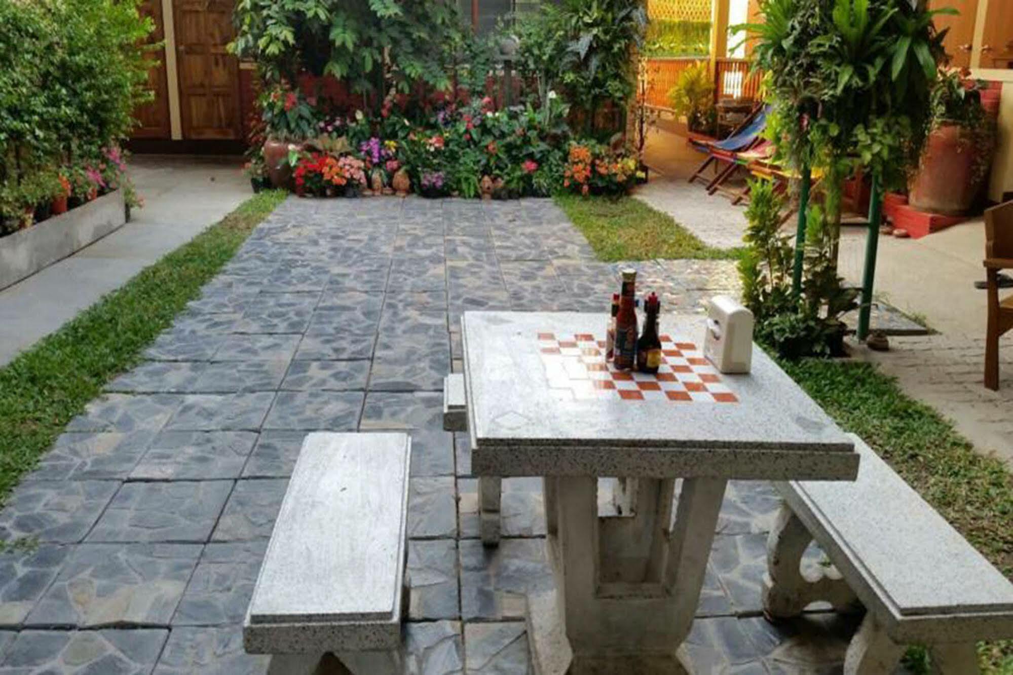Siriwan Guesthouse Chiang Mai Zewnętrze zdjęcie