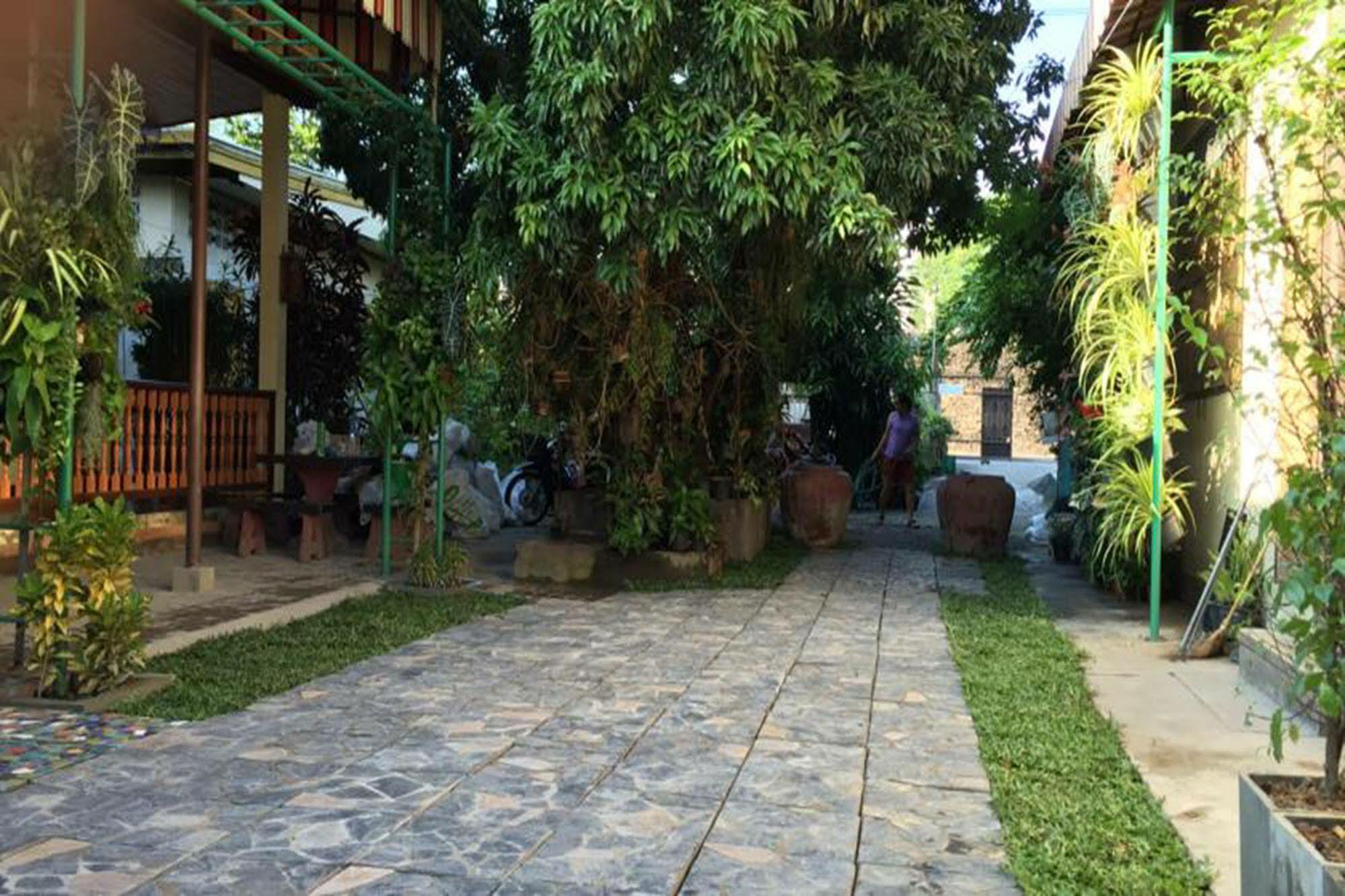 Siriwan Guesthouse Chiang Mai Zewnętrze zdjęcie